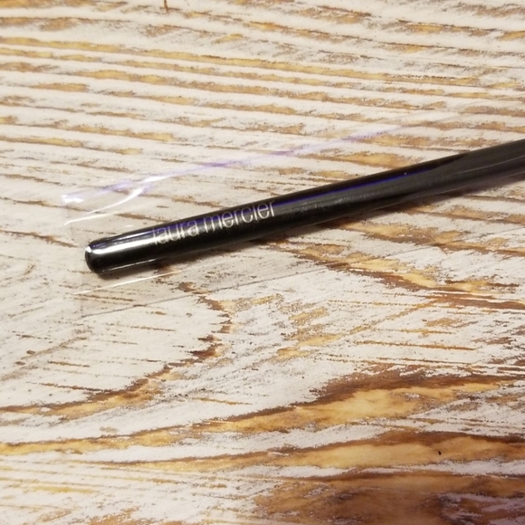 🛍{Laura Mercier} Angled Eyeliner Brush - Picture 3 of 5